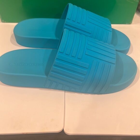 Brand new bottega venata slides with box - Picture 3 of 9